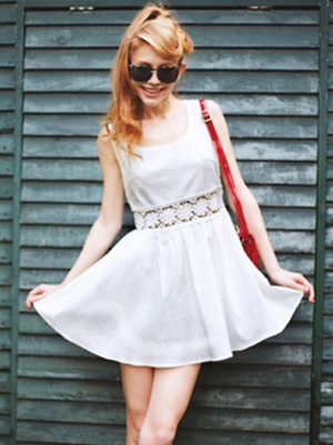 Japanese fashion trend / waist flower lace dress